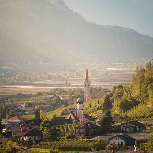 urlaub in lana in suedtirol sommerferien im meraner land patrick schwienbacher